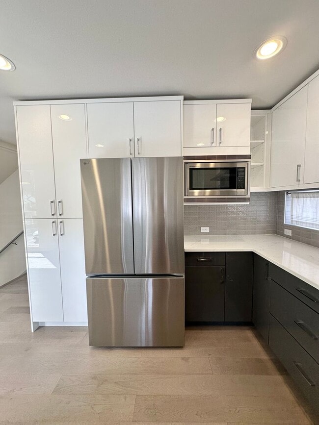 Photo - Modern 3-bed, 2.5-bath Townhome in Wedgwood.