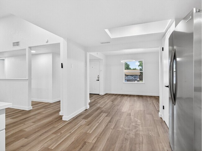 Photo - 709 Brookview Dr