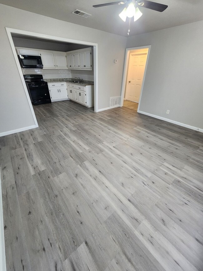 Photo - 205 Waverly Dr