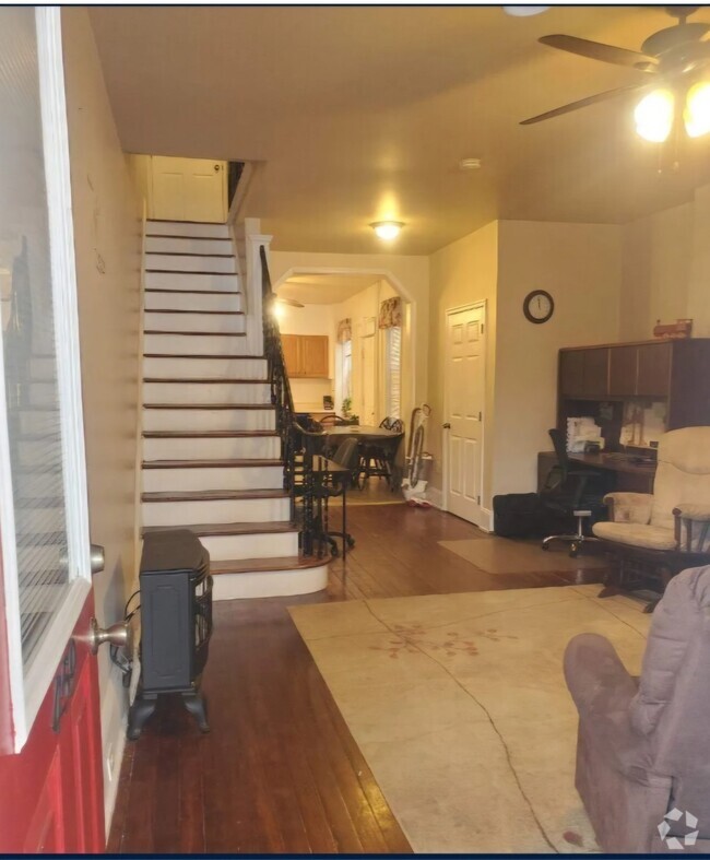 Building Photo - 459 E Strawberry St Rental