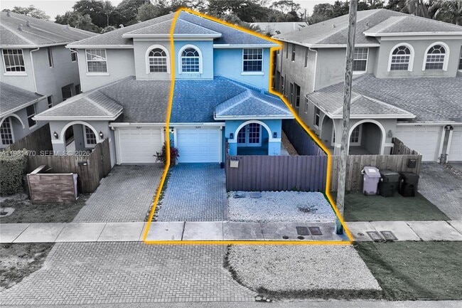 Photo - 1139 NE 3rd Ave