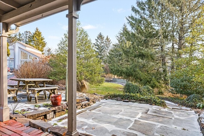 Photo - 739 Sergeantsville Rd