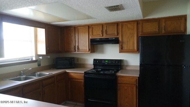 Photo - 1389 Pawnee St