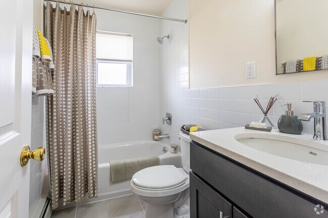 1BR, 1BA - 800SF - Bathroom