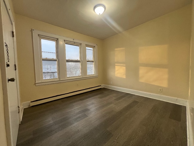 Photo - 646 Maple Ave Unit 2