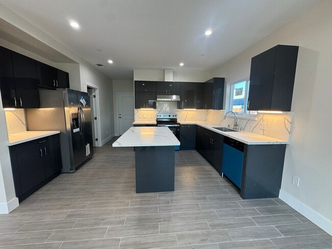 Photo - 22394 Salwan Pl