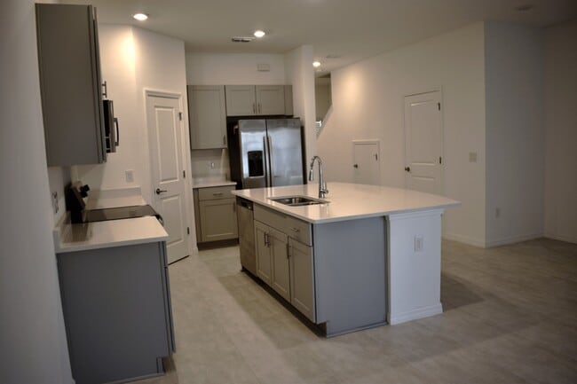 Photo - 2942 Canary Ave