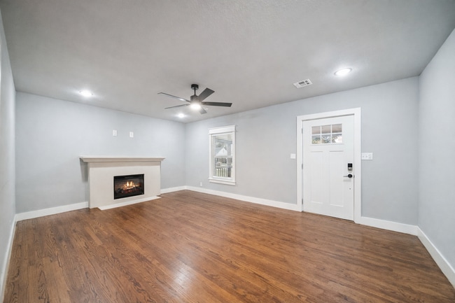Photo - Stunning Top of the Line Remodel Walking Distance to Downtown!