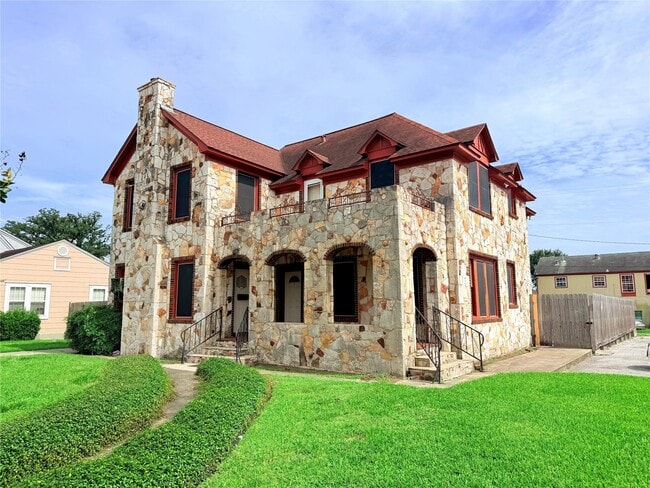 Building Photo - 3417 Wisconsin St