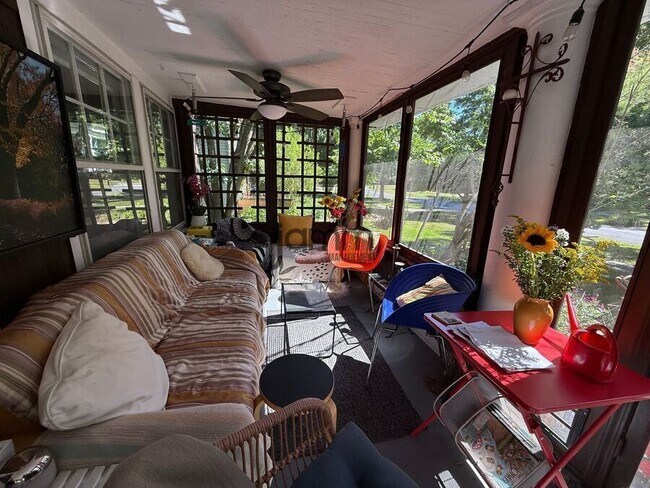 Photo - 2425 Demington Dr