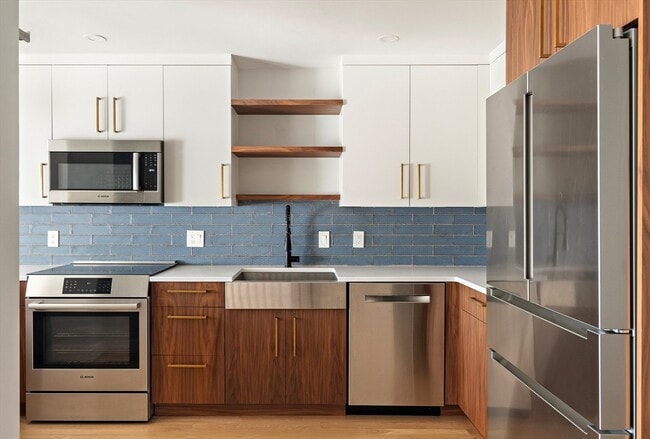 Building Photo - 199 Coolidge Ave Unit 113