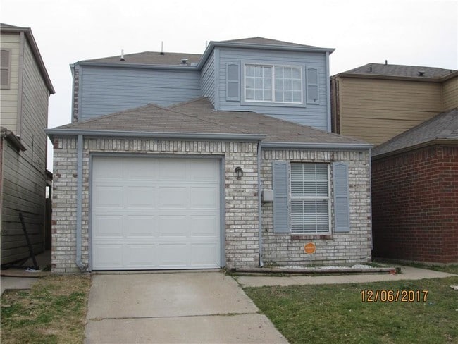 Photo - 905 Fairbanks Cir
