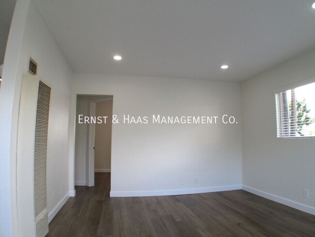 Photo - 230 E Hullett St Unit #01