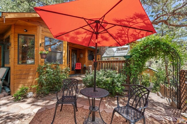 Photo - Cozy Green Mountain Falls Cottage