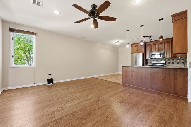 Photo - 215 St Michaels Walk