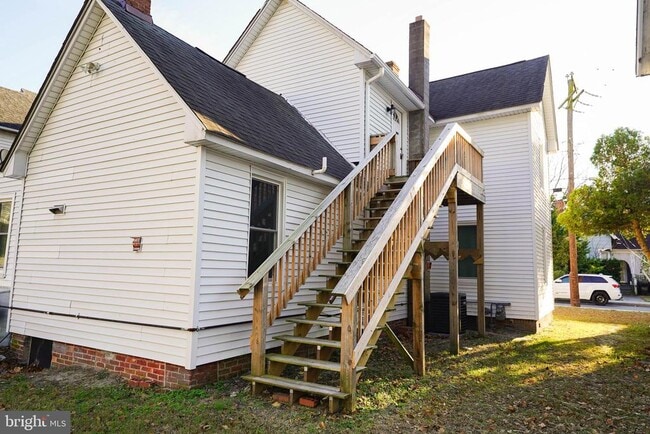 Photo - 231 Newton St