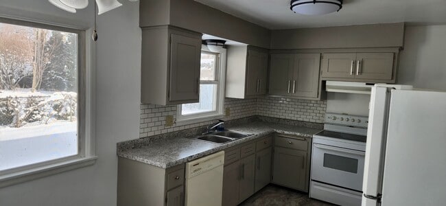 Photo - 2407 Roxbury Rd