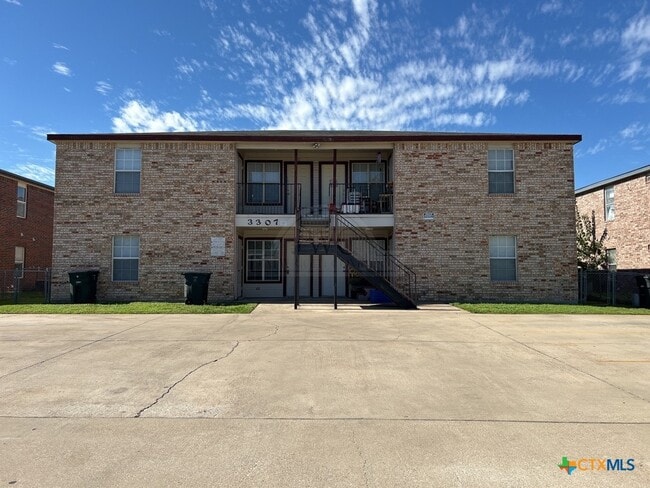 Building Photo - 3307 Toledo Dr Unit B