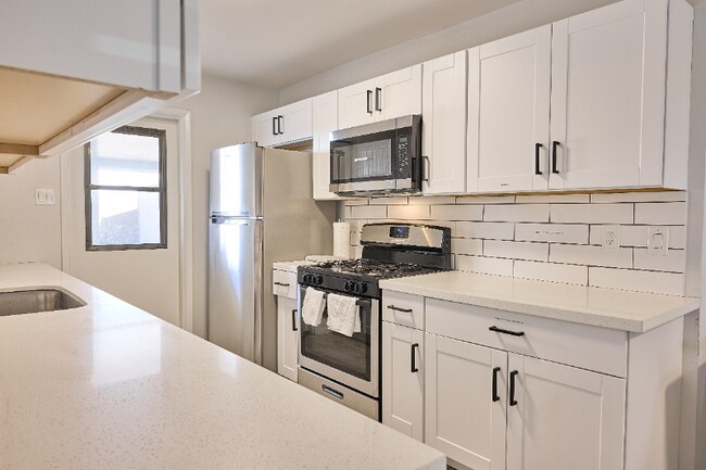 Photo - 1630 E 12th St