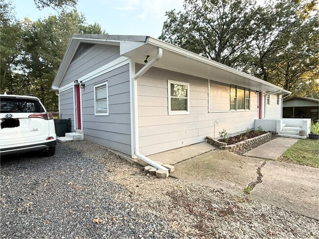 Photo - 3251 Crafton St