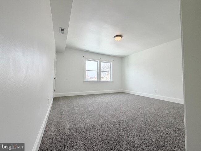 Building Photo - 1709 Trinidad Ave NE Unit 3