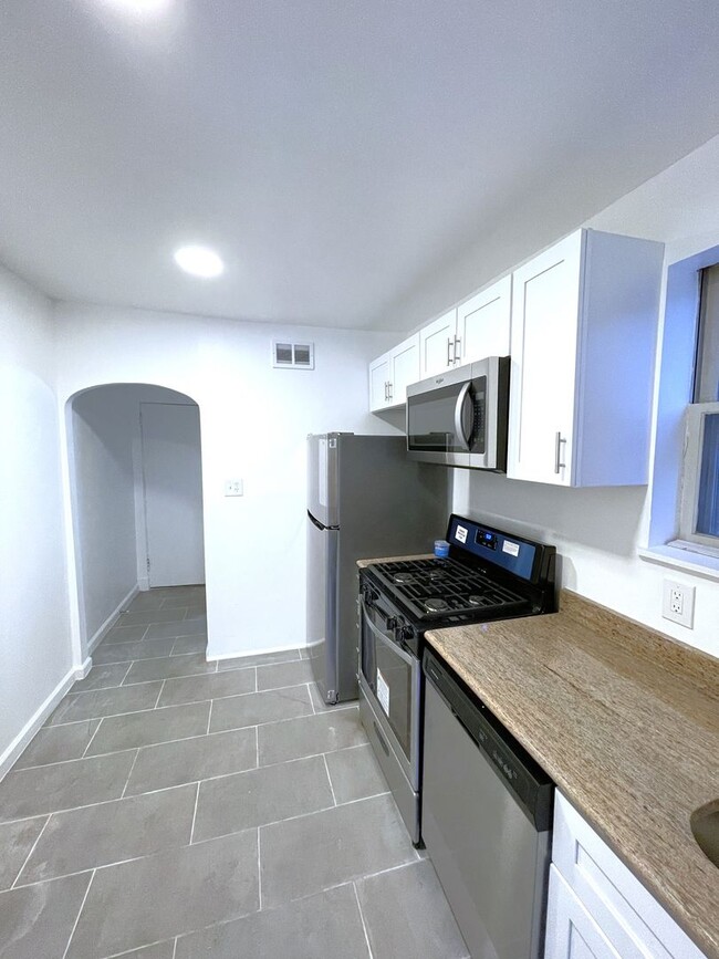 Renovated 3 Bedroom -1 Bathroom Townhouse ... - Renovated 3 Bedroom -1 Bathroom Townhouse ...