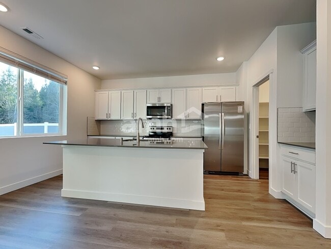 Photo - 7820 Selah St SW