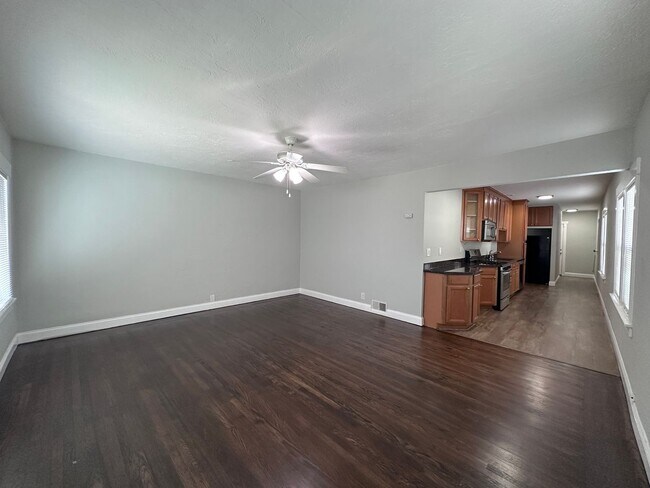 Photo - 2 bedroom House in Oakland - Available Now!