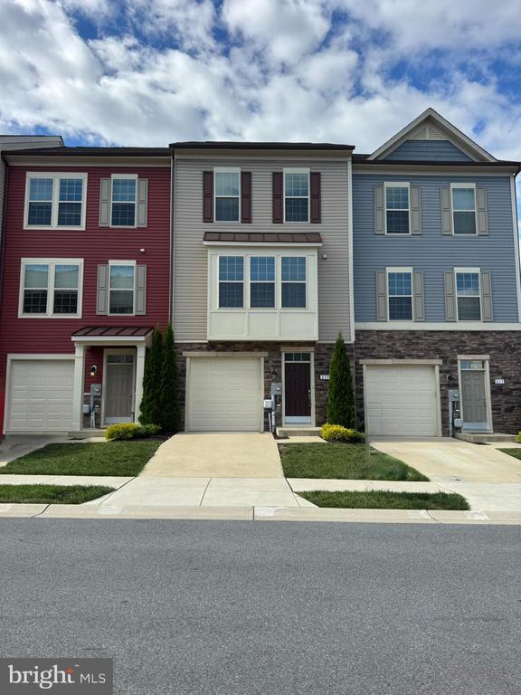 Building Photo - 215 Pomegranate Ln