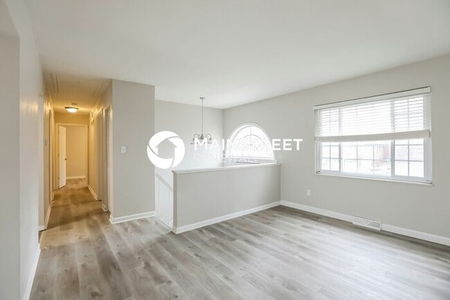 3 Bedroom Pet-Friendly Home in Blue Springs, MO with Main Street Renewal