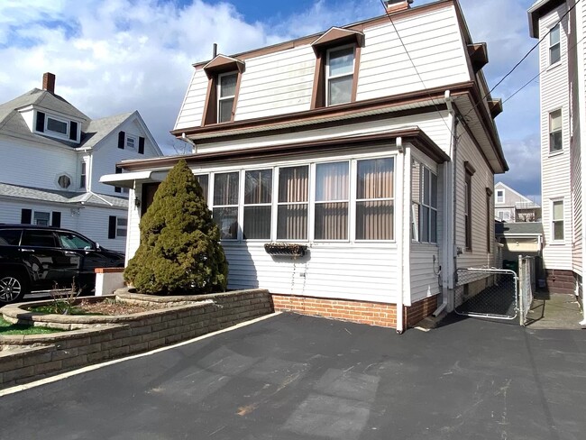 Front Right - 21 Wareham St