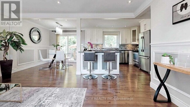 Photo - 256 Weighton Dr