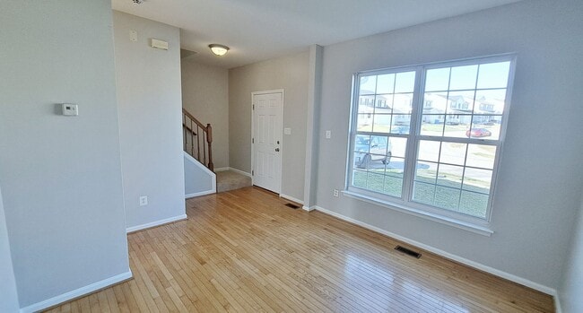 Photo - 3 Bed / 2-1/2 Bath Single Family Home w/1-Car garage