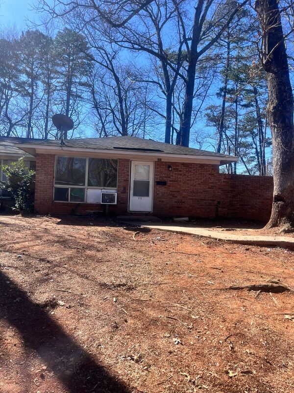 Building Photo - 532 Camrose Dr