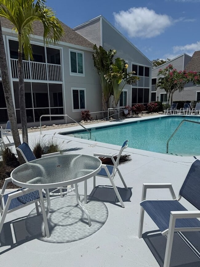 Esturary - Esturary Condo Unit 4-204