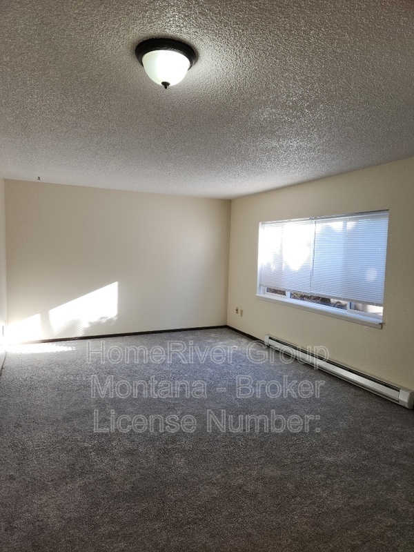 Photo - 2121 S 4th St W