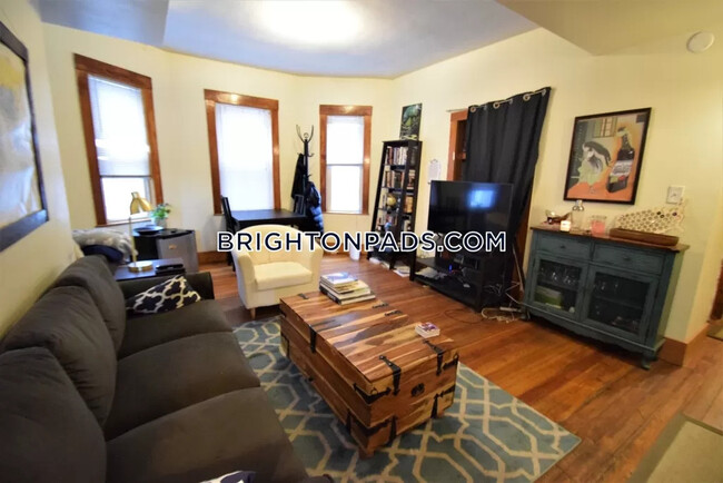 Photo - 346 Faneuil St Townhome