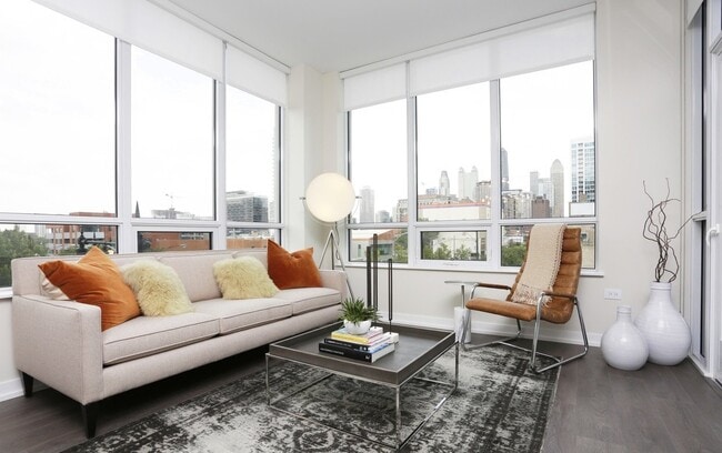 Photo - 738 N Hudson Ave