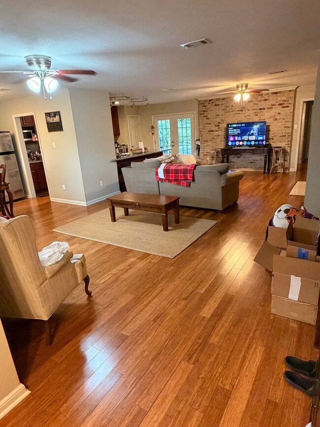 Photo - Spacious 3BD/2BA Single Family Home in Metairie.