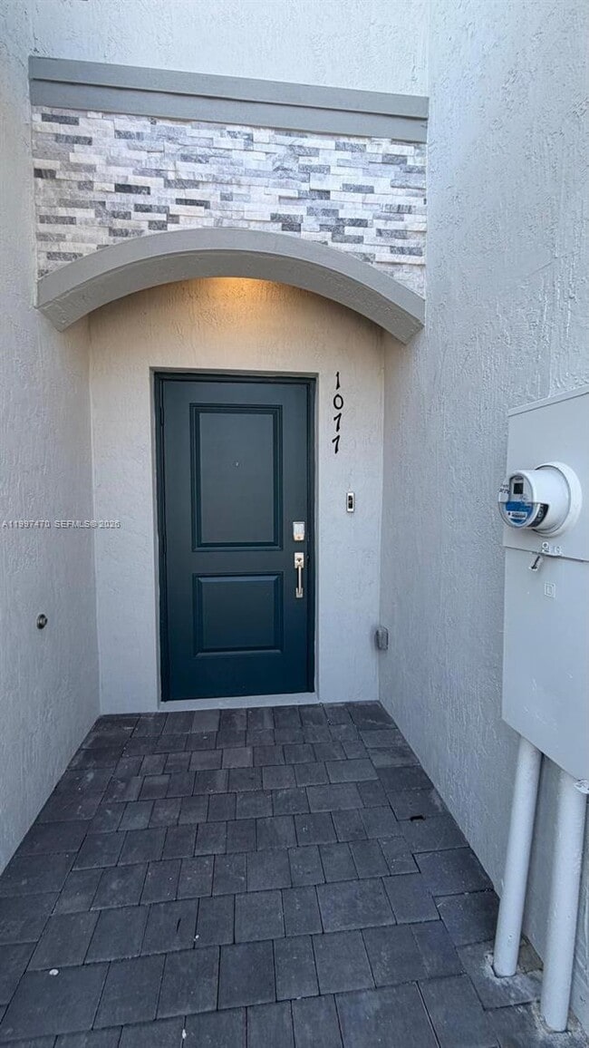 Photo - 1077 SE 2nd St