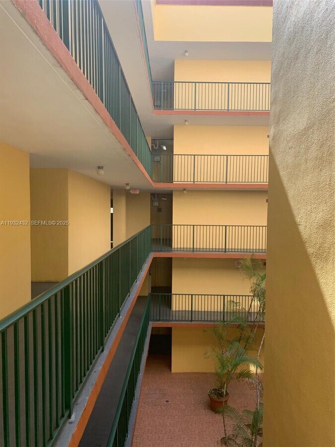 Photo - 546 SW 1st St Unit 403