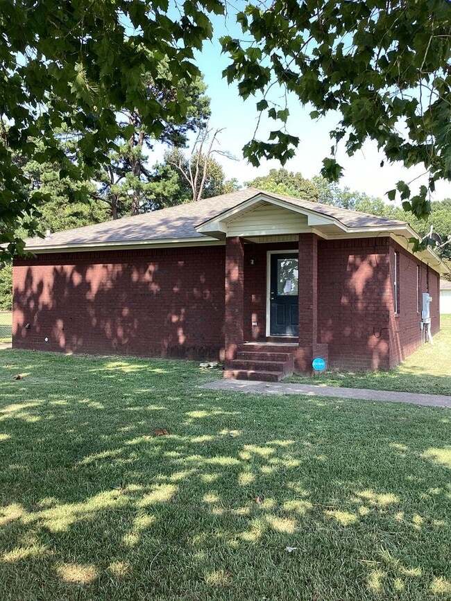 Building Photo - 124 W Nipper St Rental