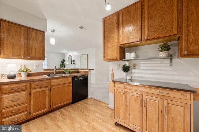 Photo - 6111 Wigmore Ln Unidad F