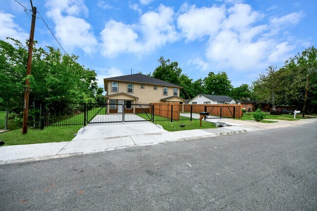 Photo - 2430 Dolly Wright St