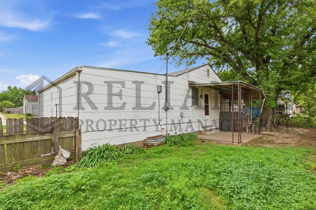 Photo - 1718 Walker W St