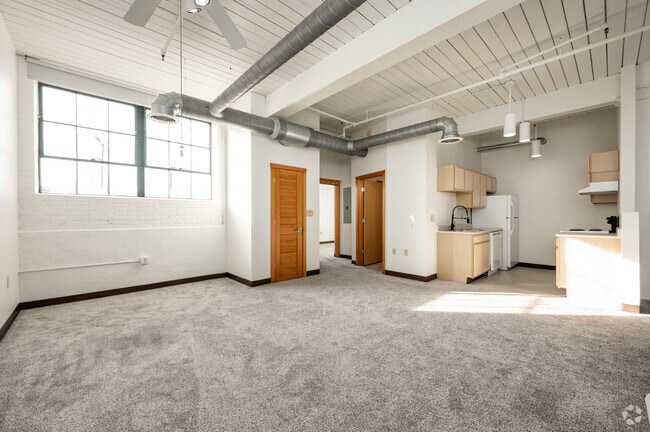 1BR, 1BA - 900SF - Living/Dining Room