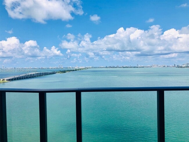 Building Photo - 3131 NE 7th Ave Unit 3305