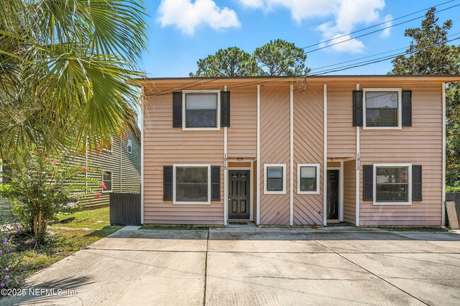 Photo - 1915 Main St Townhome