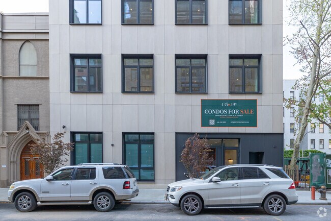 Photo - 435 W 19th St