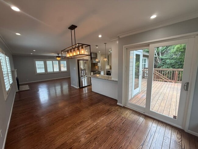 Photo - 3824 Fernwood St